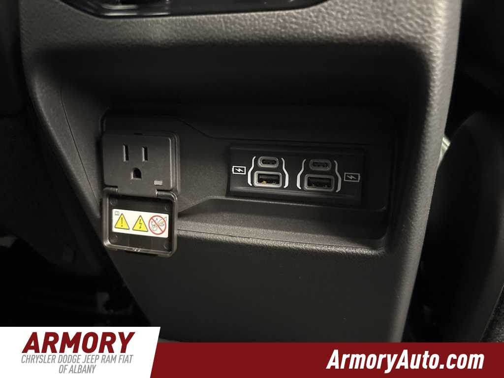 Thumbnail: 2025 Jeep Grand Cherokee - 32