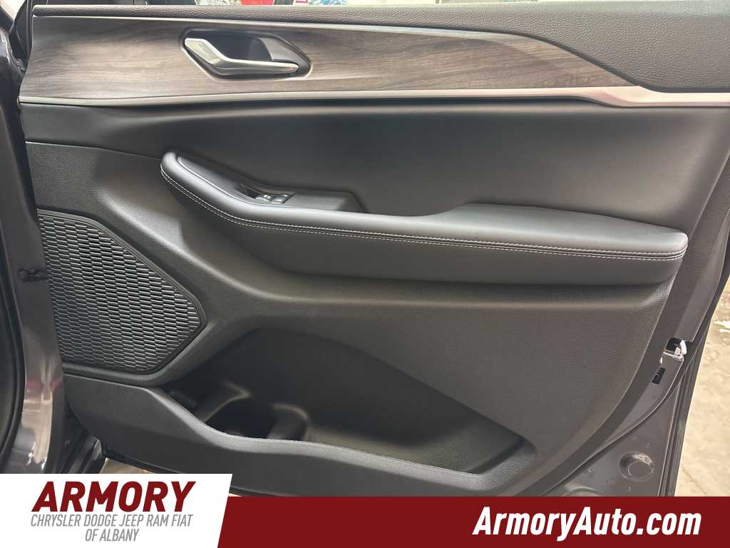 Thumbnail: 2026 Jeep Grand Cherokee - 34