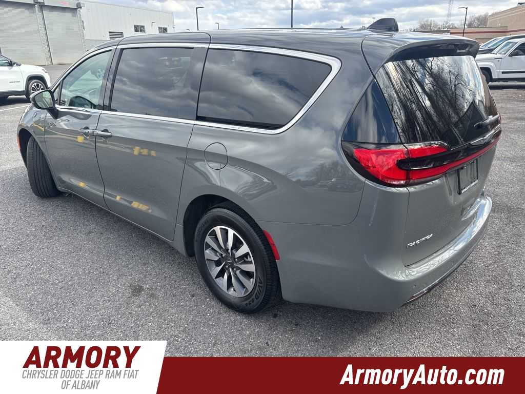 Thumbnail: 2023 Chrysler Pacifica - 6