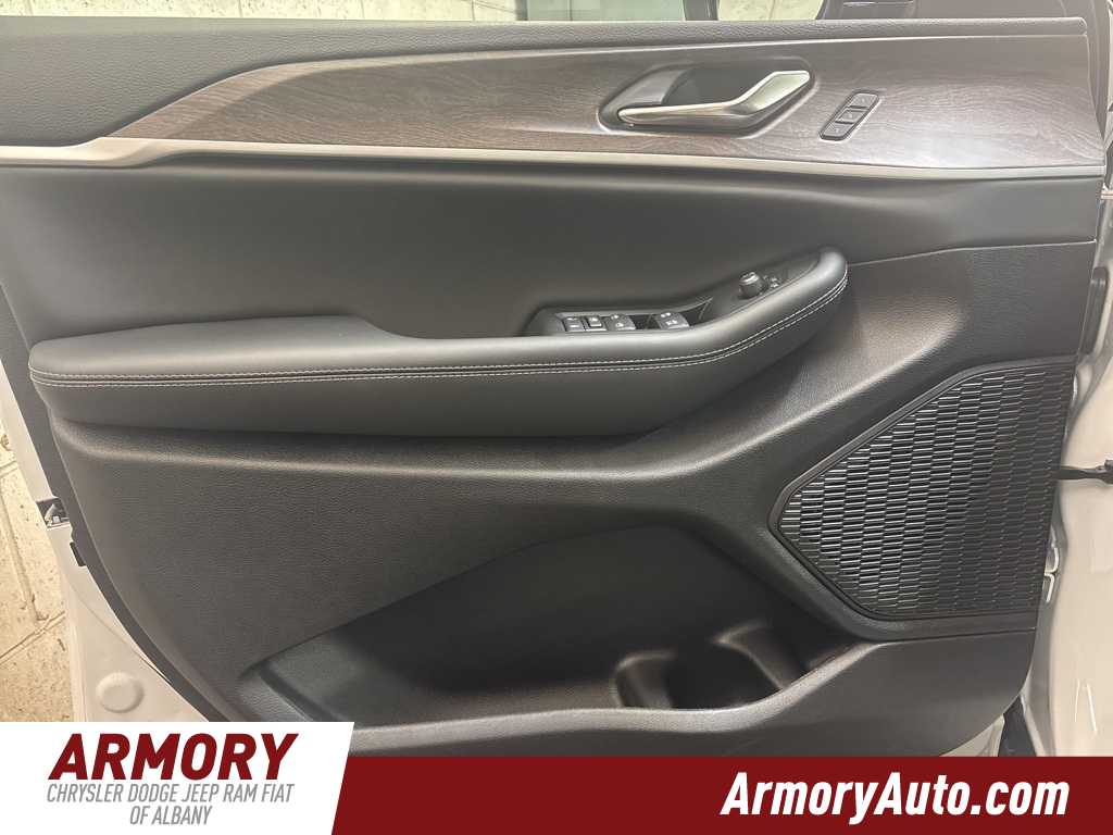 Thumbnail: 2025 Jeep Grand Cherokee - 7