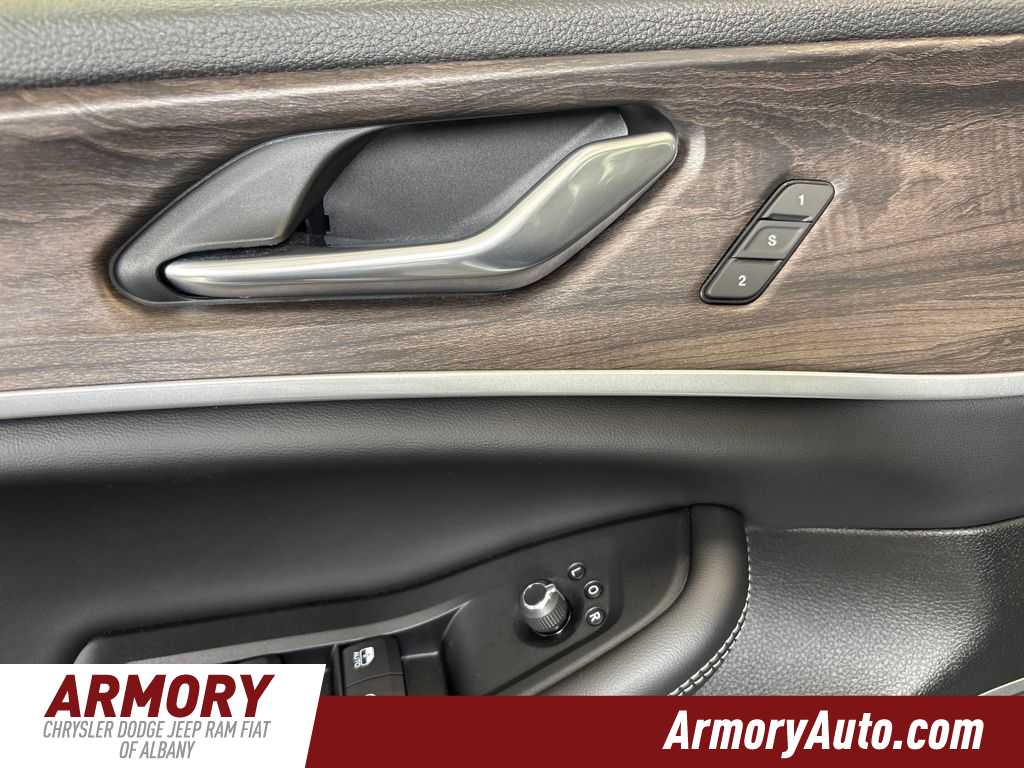 Thumbnail: 2026 Jeep Grand Cherokee - 9