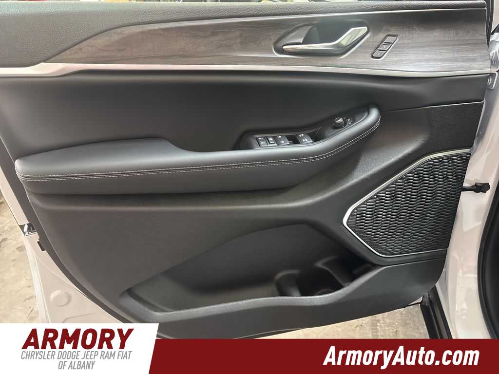 Thumbnail: 2026 Jeep Grand Cherokee - 7