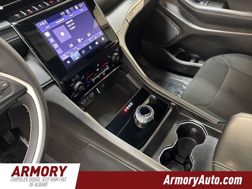 Thumbnail: 2025 Jeep Grand Cherokee - 16