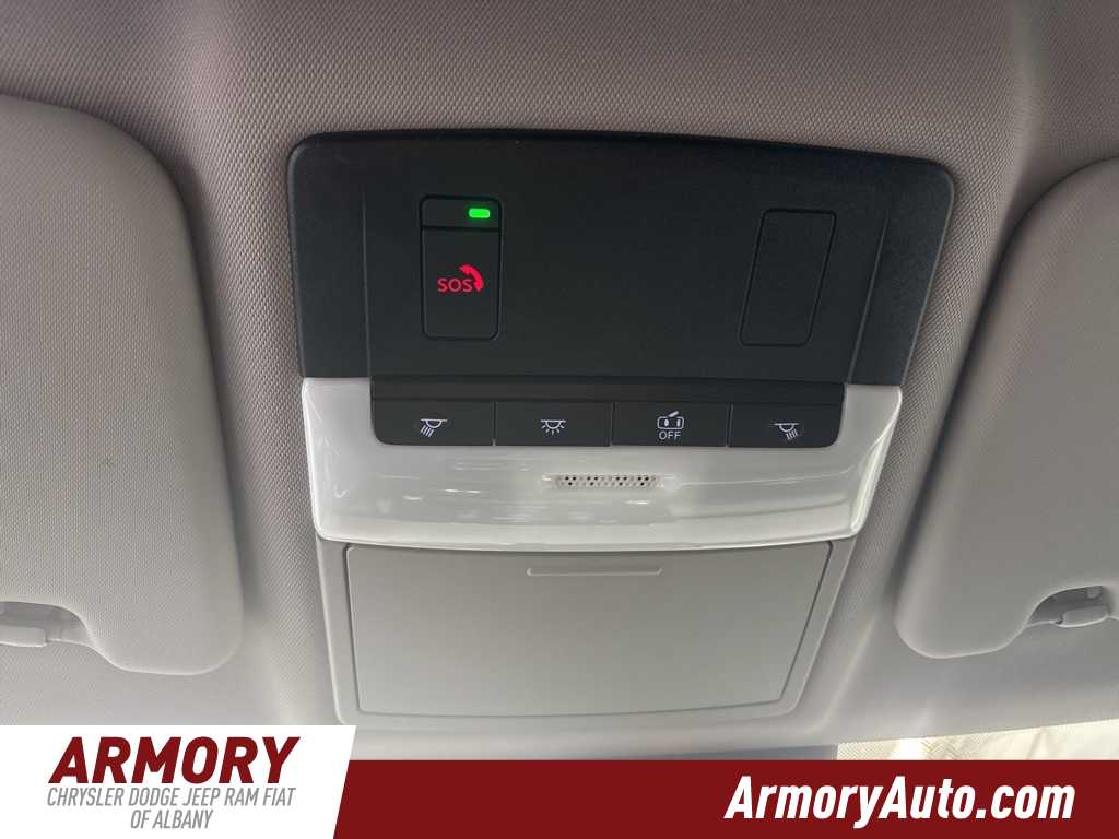 Thumbnail: 2022 Mitsubishi Outlander - 26