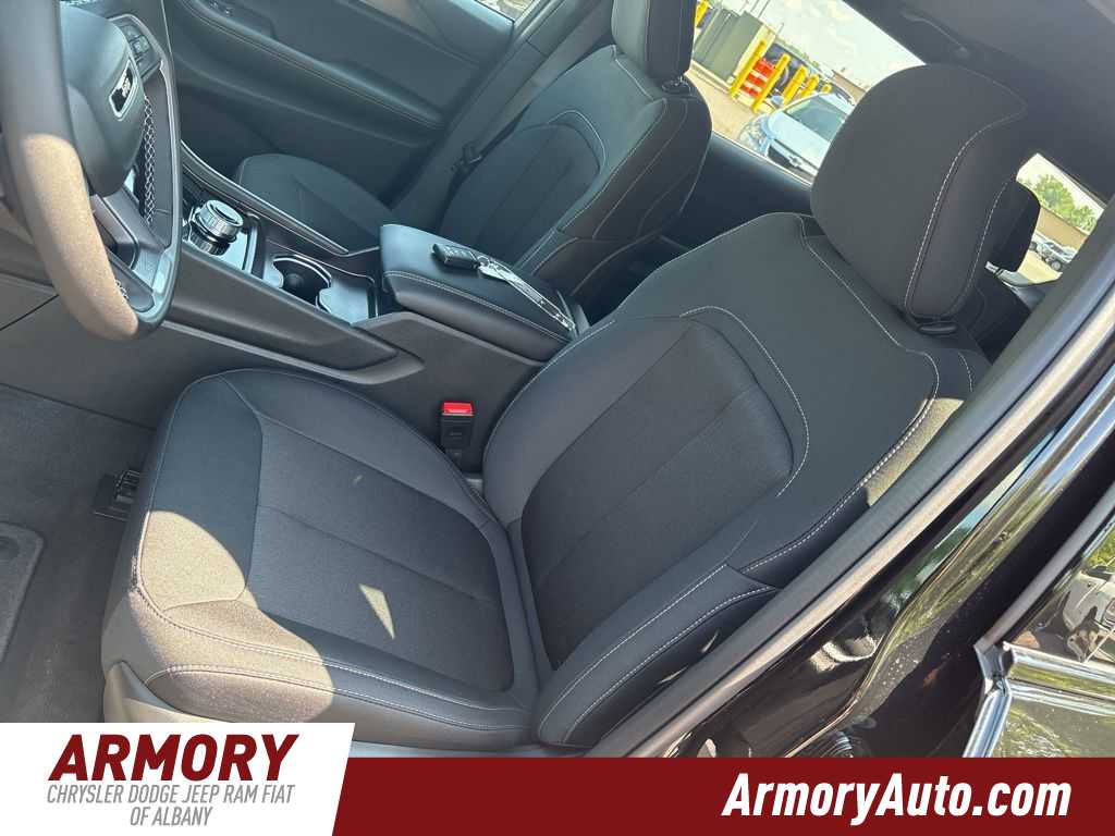 Thumbnail: 2025 Jeep Grand Cherokee L - 12