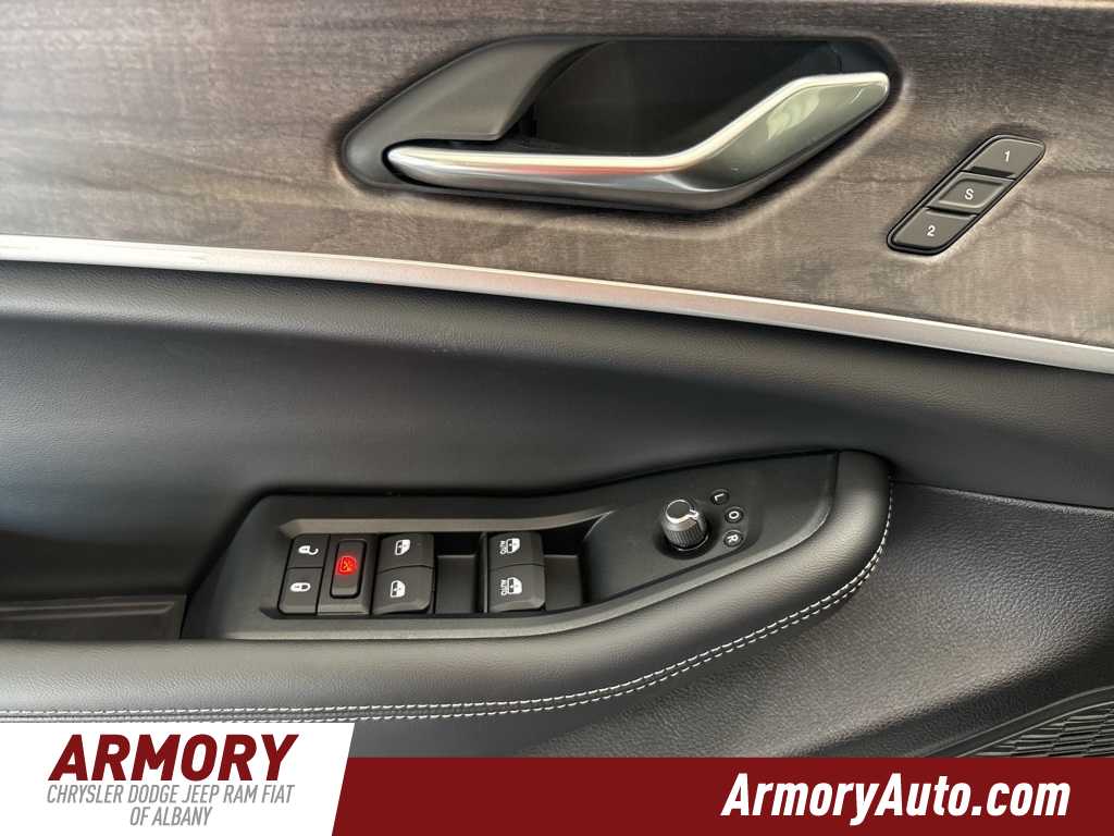 Thumbnail: 2025 Jeep Grand Cherokee - 8