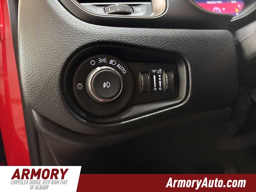 Thumbnail: 2023 Jeep Renegade - 10