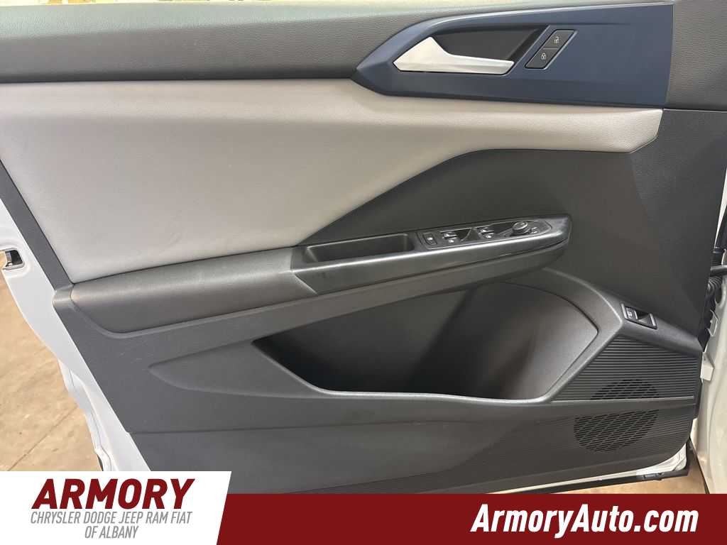 Thumbnail: 2023 Volkswagen Taos - 7