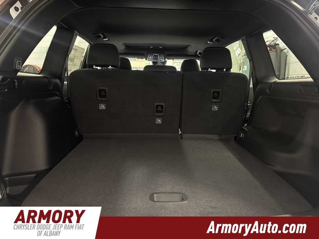 Thumbnail: 2026 Jeep Grand Cherokee - 27