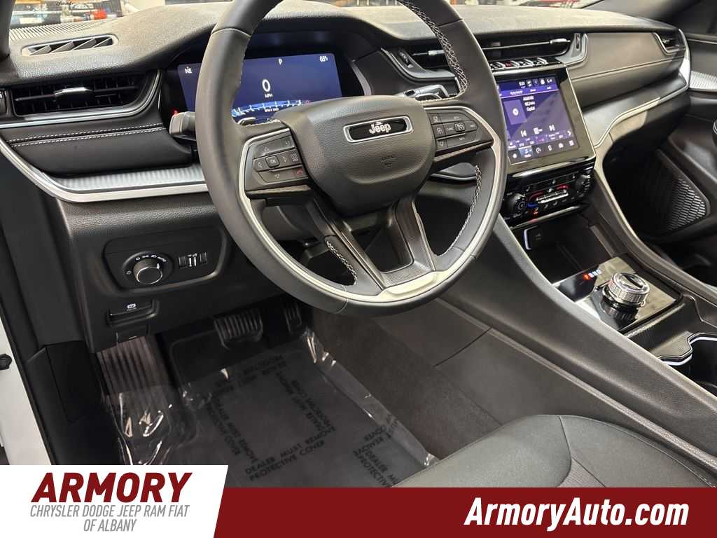 Thumbnail: 2025 Jeep Grand Cherokee - 9