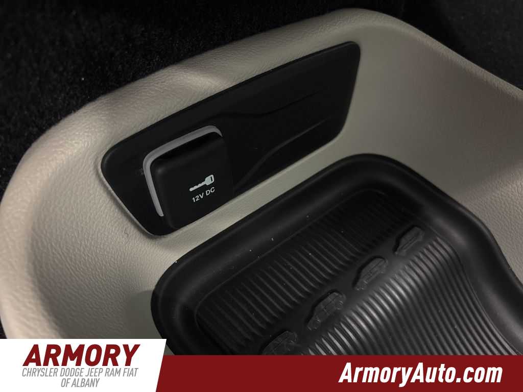 Thumbnail: 2023 Chrysler Pacifica - 21