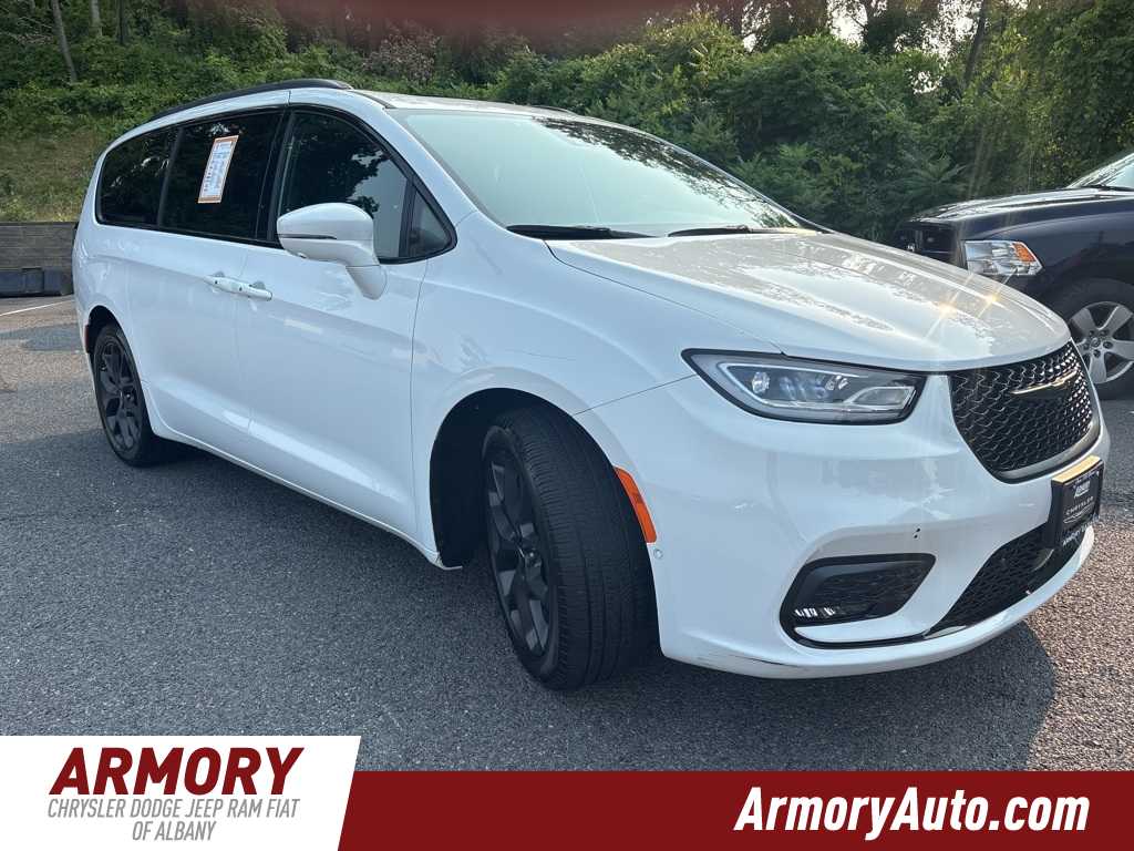 Thumbnail: 2022 Chrysler Pacifica - 3