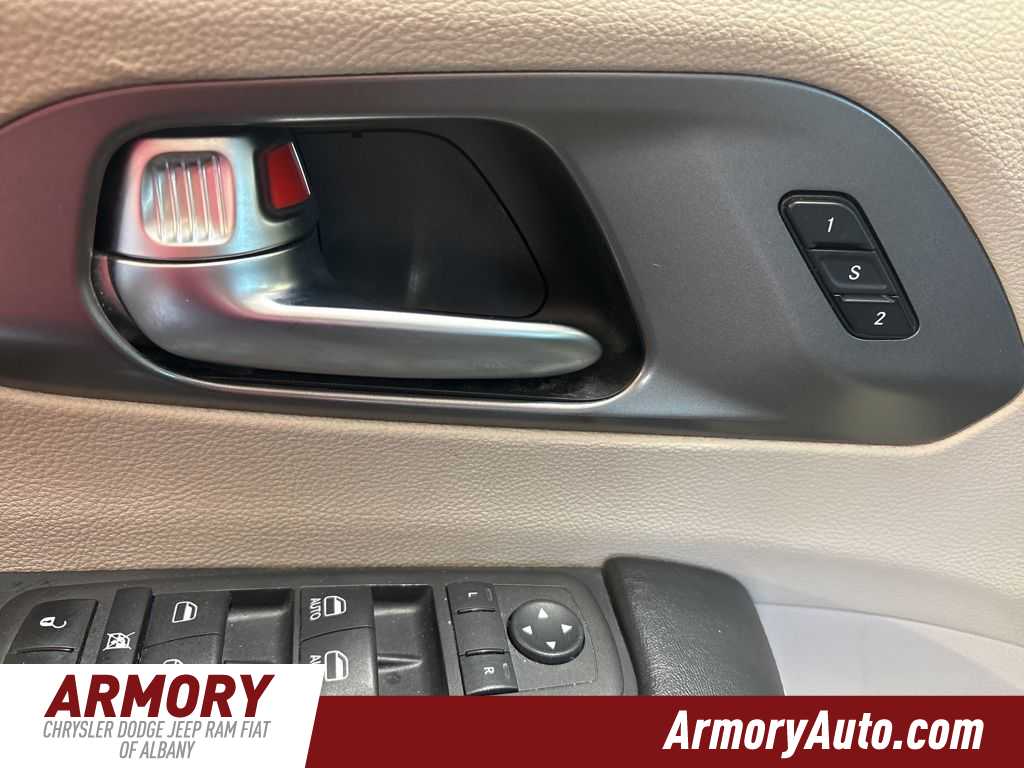 Thumbnail: 2023 Chrysler Pacifica - 8