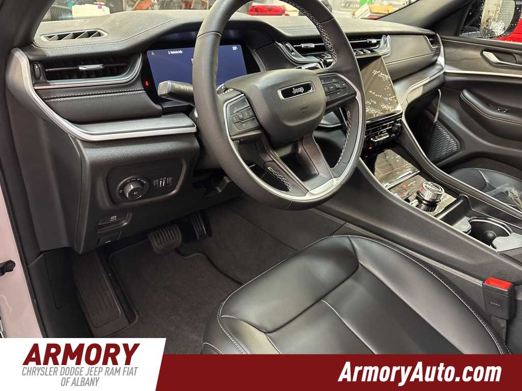 Thumbnail: 2025 Jeep Grand Cherokee - 9