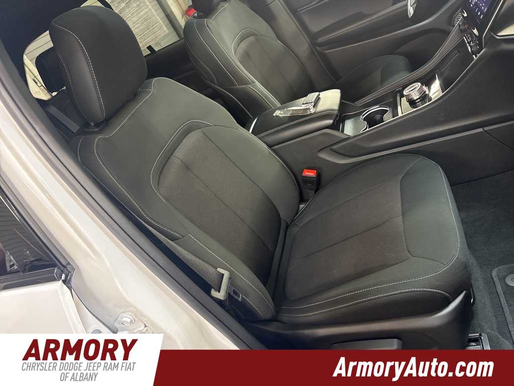 Thumbnail: 2025 Jeep Grand Cherokee - 39