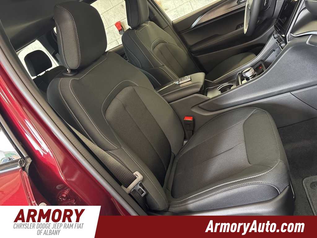 Thumbnail: 2025 Jeep Grand Cherokee - 39