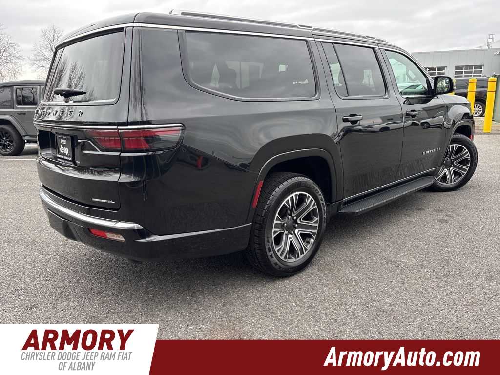 Thumbnail: 2023 Jeep Wagoneer - 4