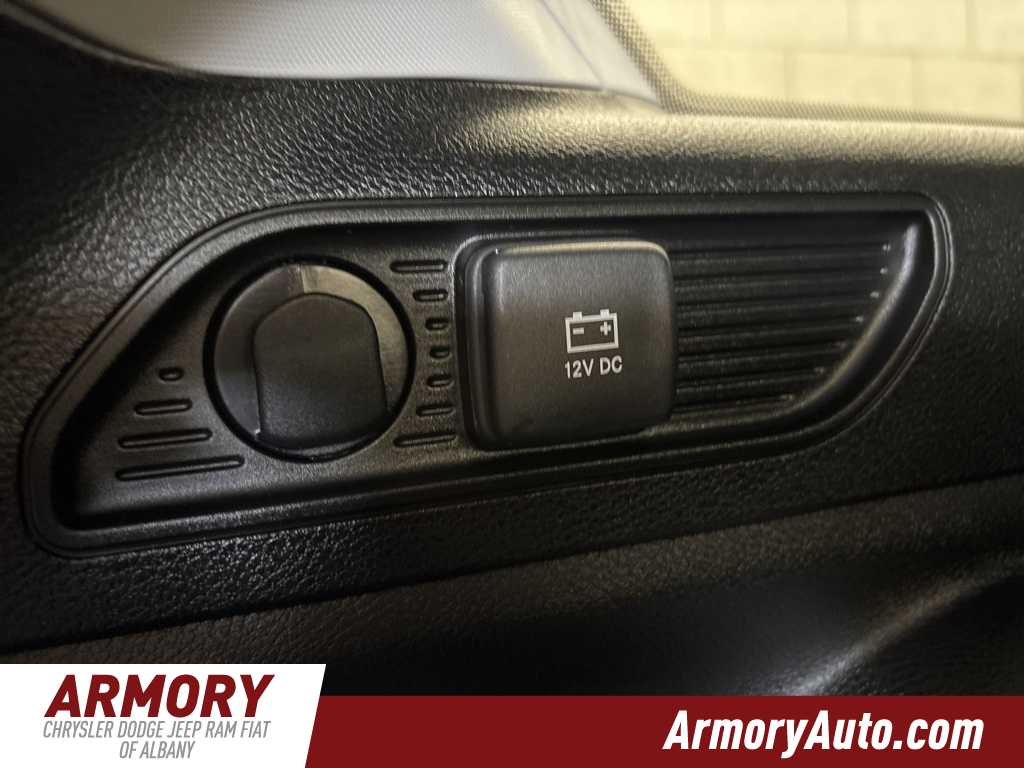 Thumbnail: 2022 Jeep Grand Cherokee - 28