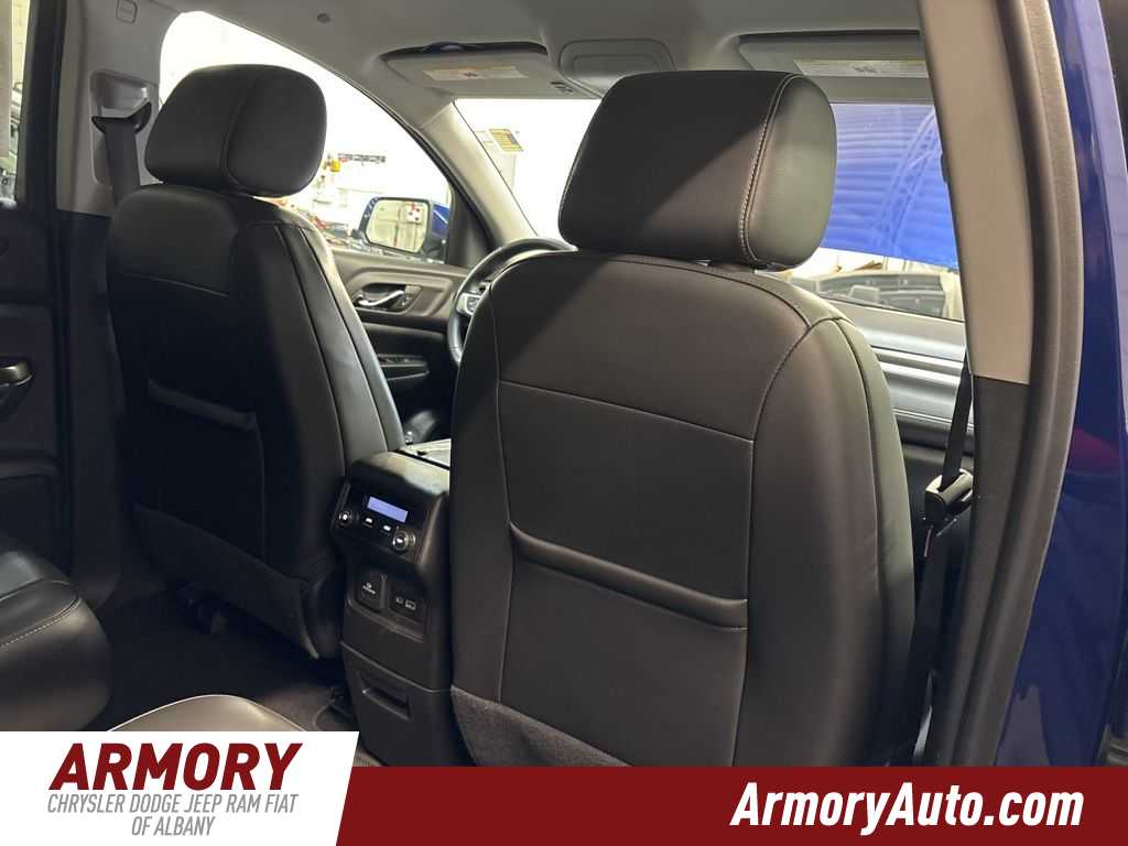 Thumbnail: 2023 GMC Acadia - 37