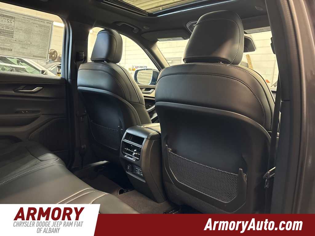 Thumbnail: 2025 Jeep Grand Cherokee - 30