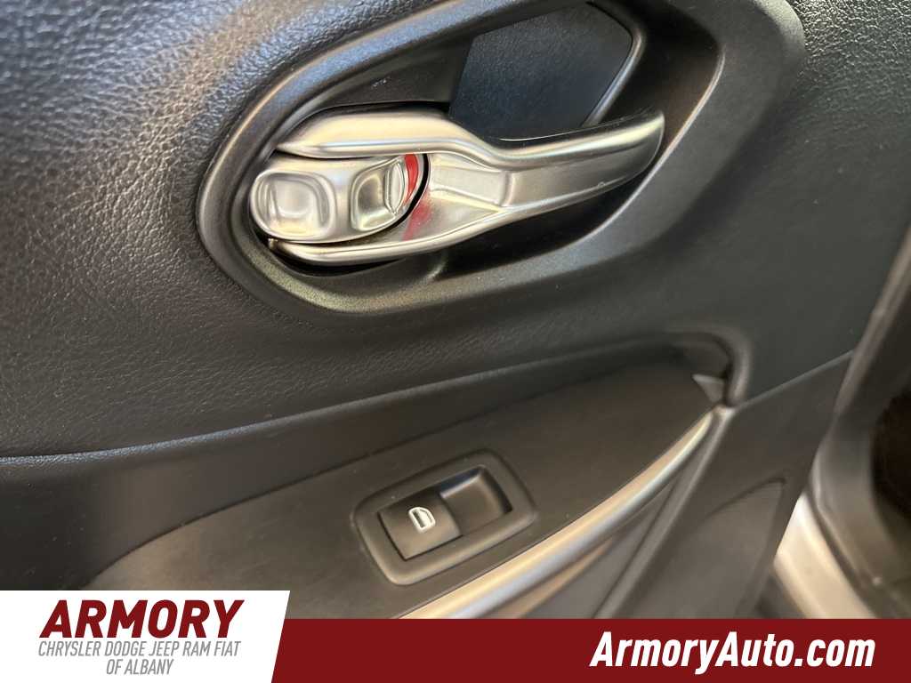 Thumbnail: 2019 Jeep Cherokee - 29