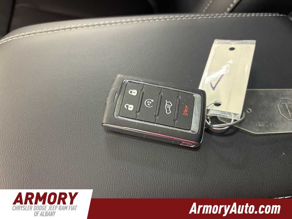 Thumbnail: 2025 Jeep Grand Cherokee - 21