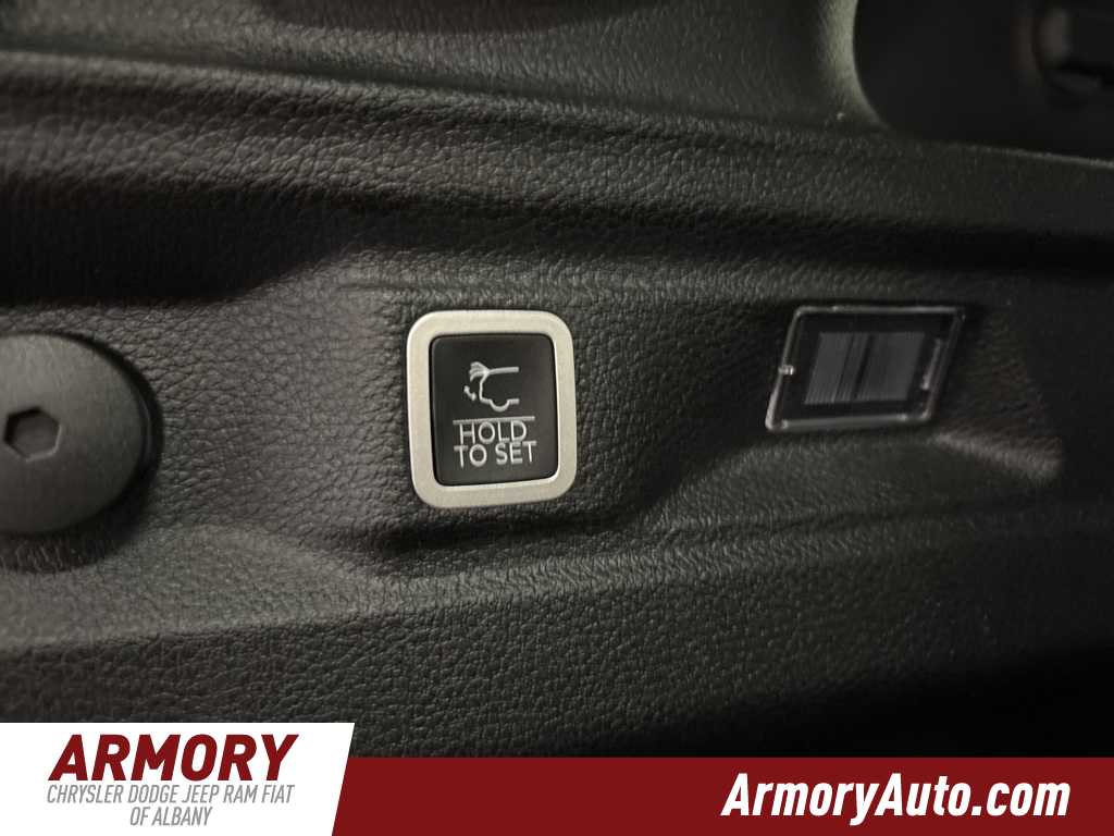 Thumbnail: 2023 Jeep Grand Cherokee L - 32