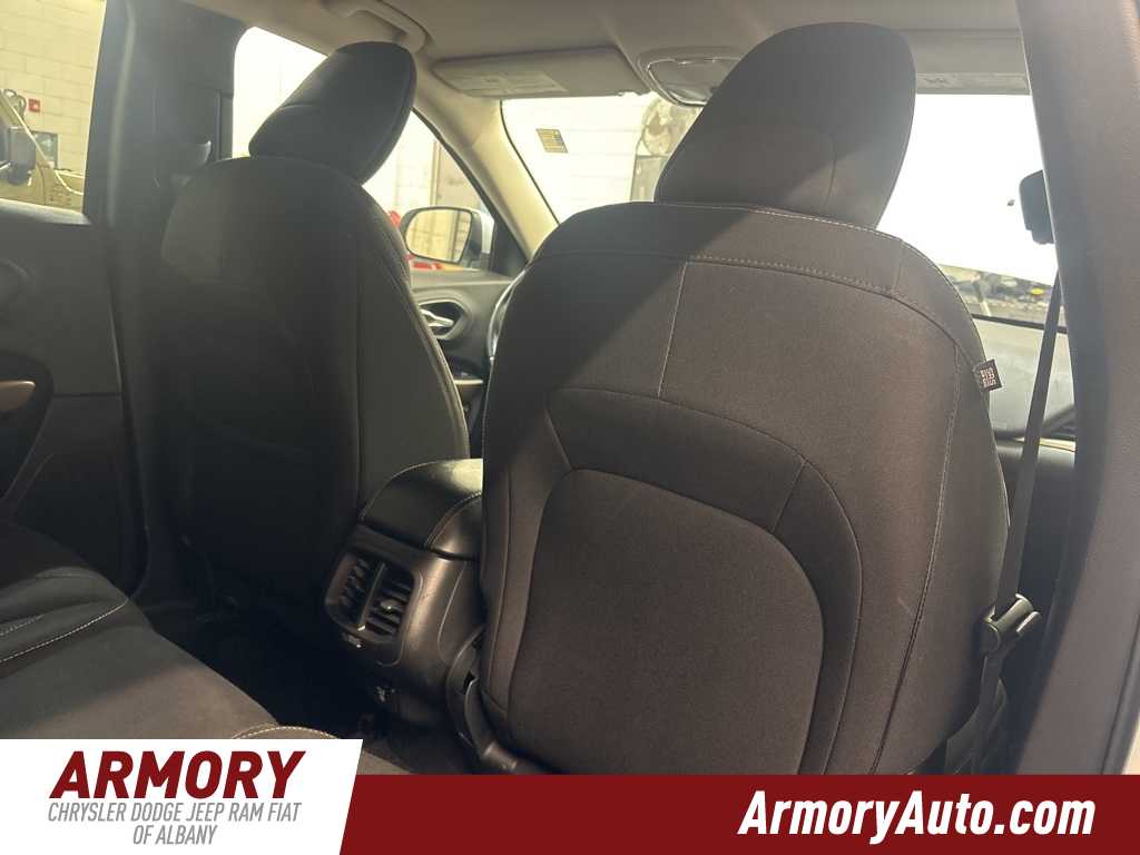 Thumbnail: 2017 Jeep Cherokee - 31