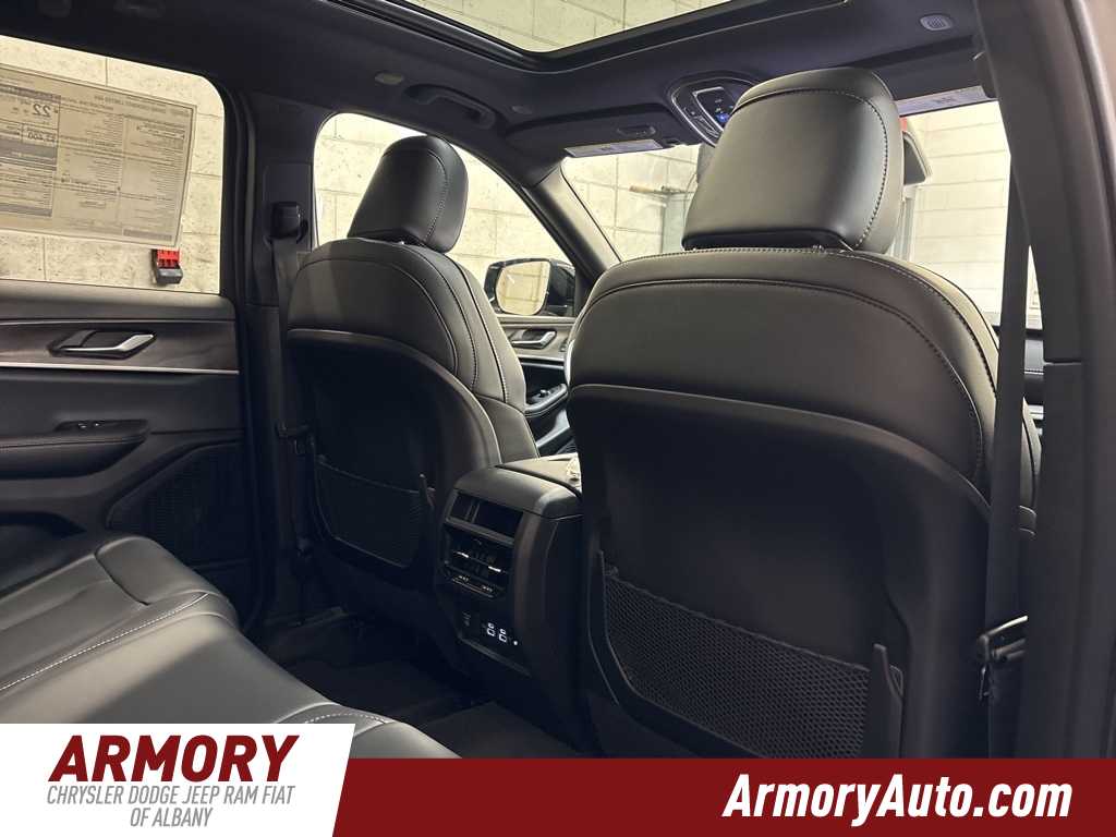 Thumbnail: 2025 Jeep Grand Cherokee - 34