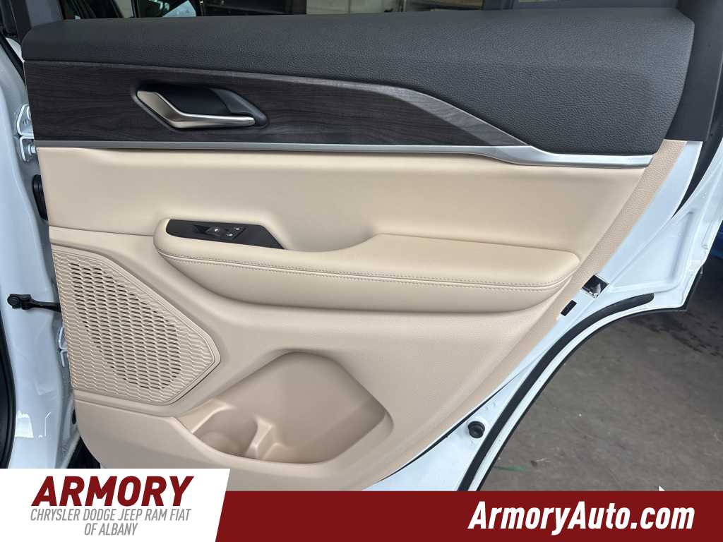 Thumbnail: 2025 Jeep Grand Cherokee - 26