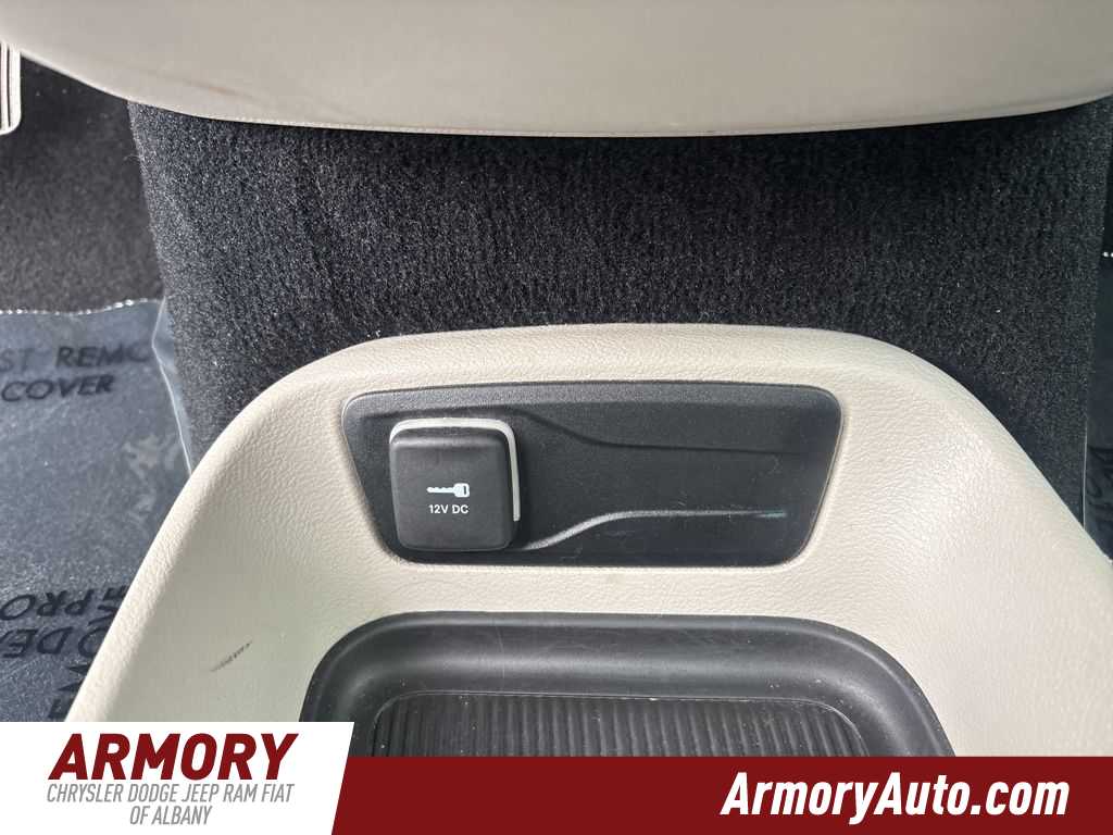 Thumbnail: 2022 Chrysler Voyager - 15