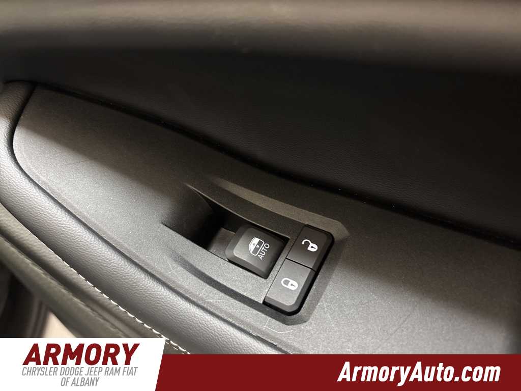 Thumbnail: 2025 Jeep Grand Cherokee - 38