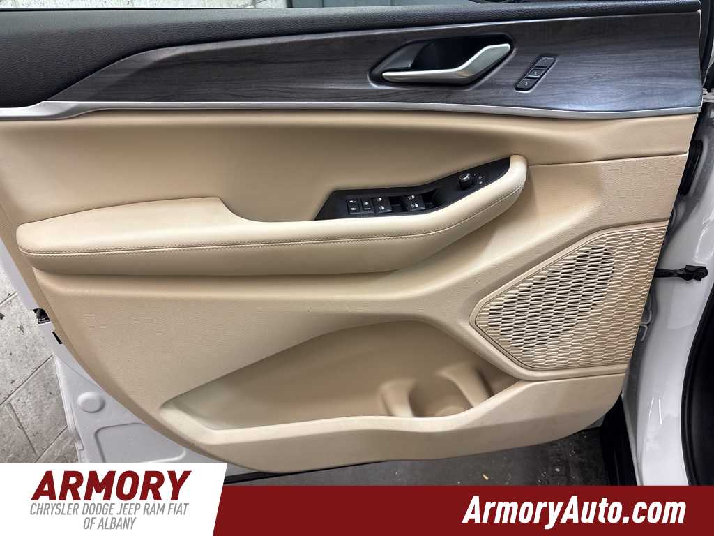 Thumbnail: 2023 Jeep Grand Cherokee - 7