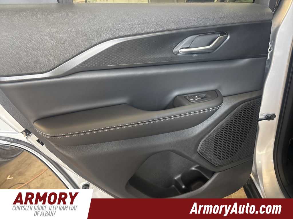 Thumbnail: 2026 Jeep Grand Cherokee - 25