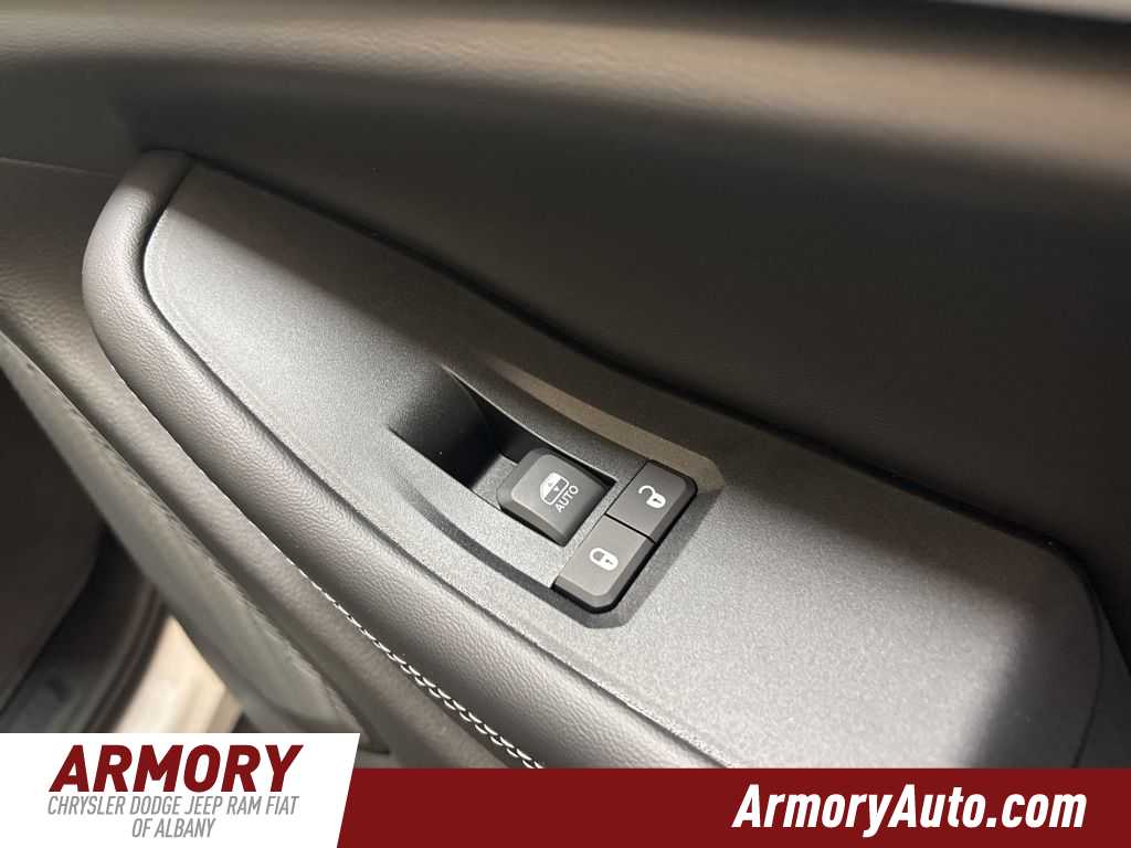 Thumbnail: 2025 Jeep Grand Cherokee - 37