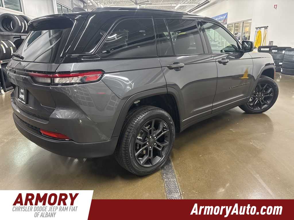 Thumbnail: 2025 Jeep Grand Cherokee - 4