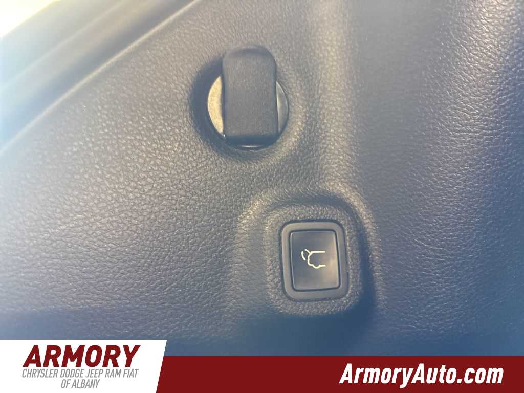 Thumbnail: 2018 Jeep Compass - 26