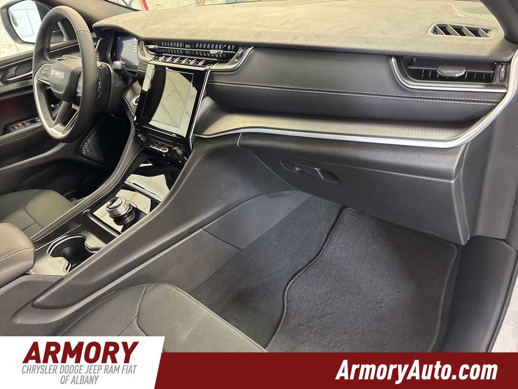 Thumbnail: 2025 Jeep Grand Cherokee - 37