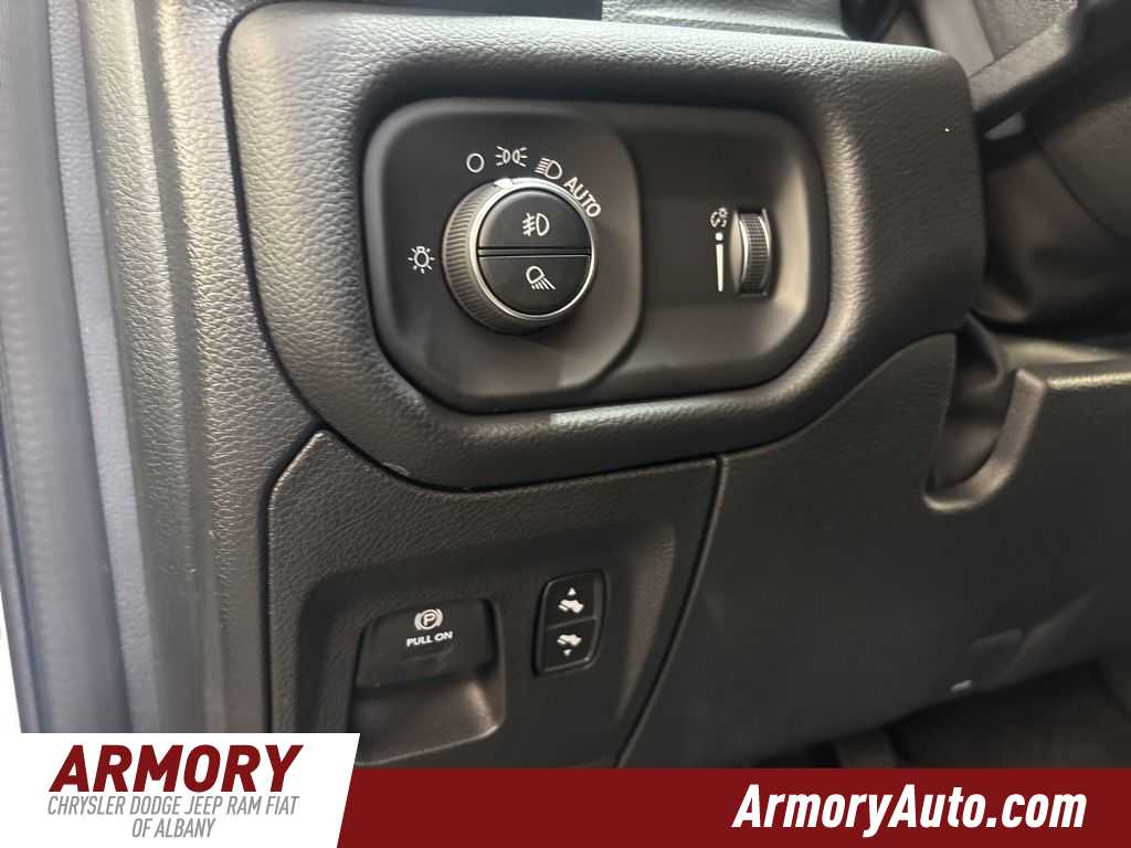 Thumbnail: 2026 RAM 1500 - 10