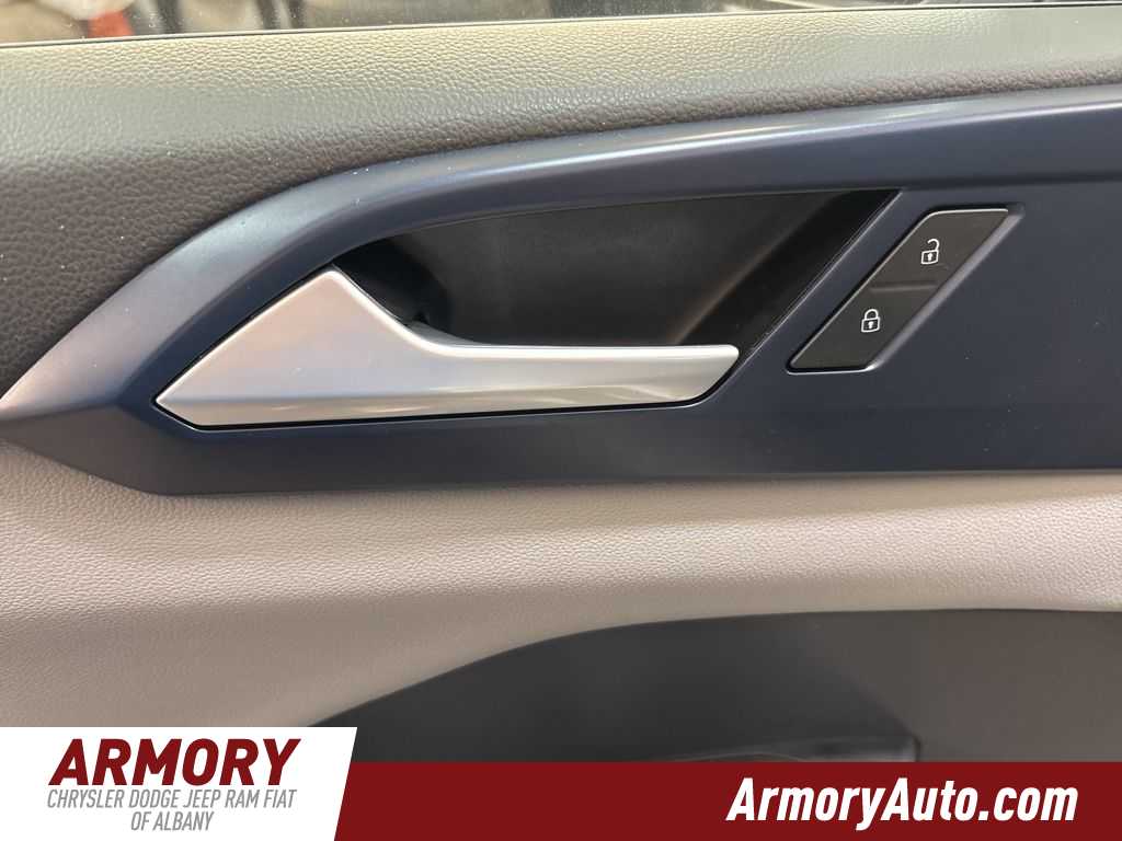 Thumbnail: 2023 Volkswagen Taos - 9