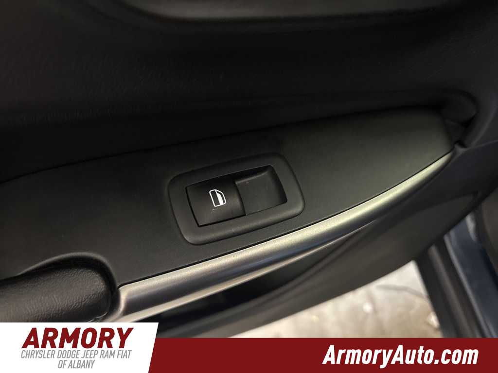 Thumbnail: 2019 Jeep Cherokee - 27