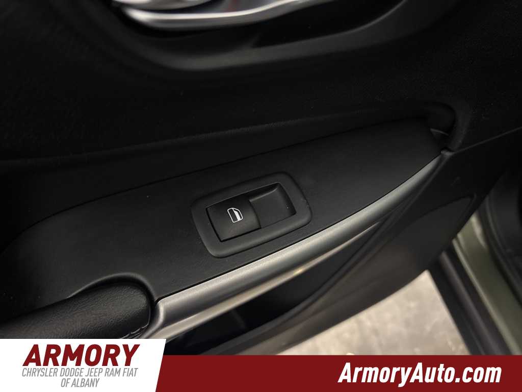 Thumbnail: 2021 Jeep Cherokee - 25