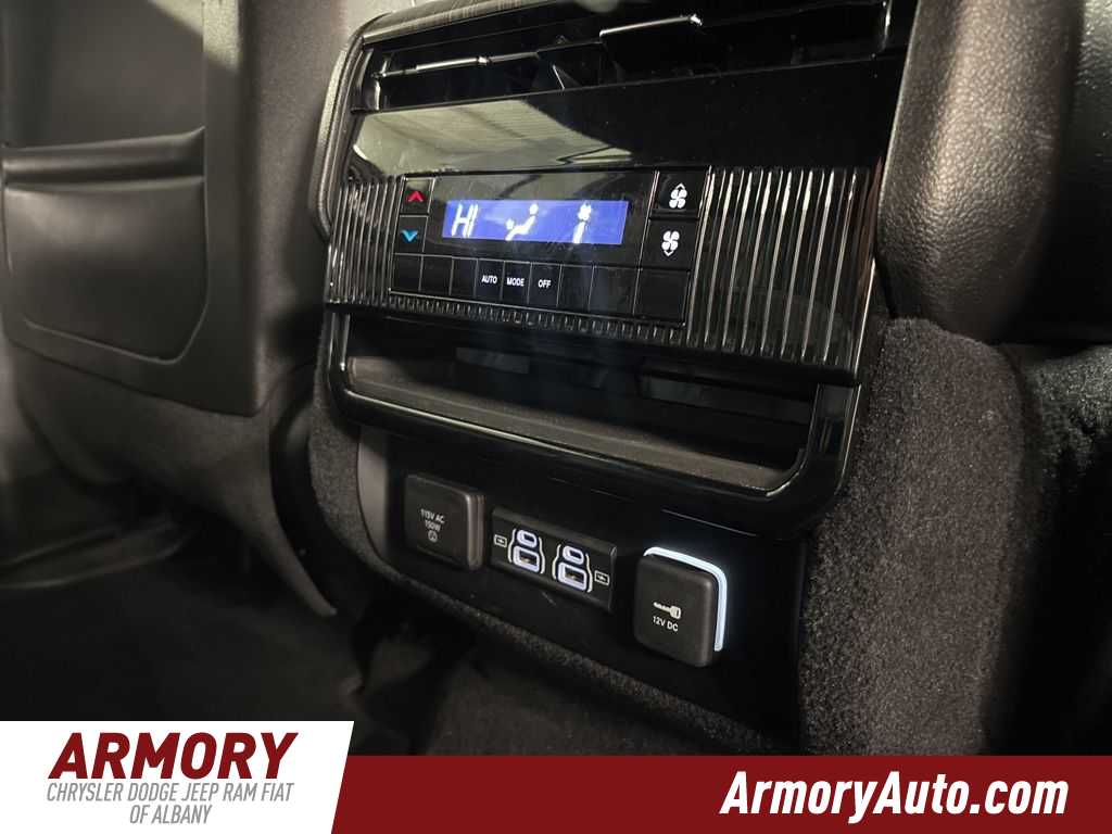 Thumbnail: 2024 Jeep Wagoneer - 45