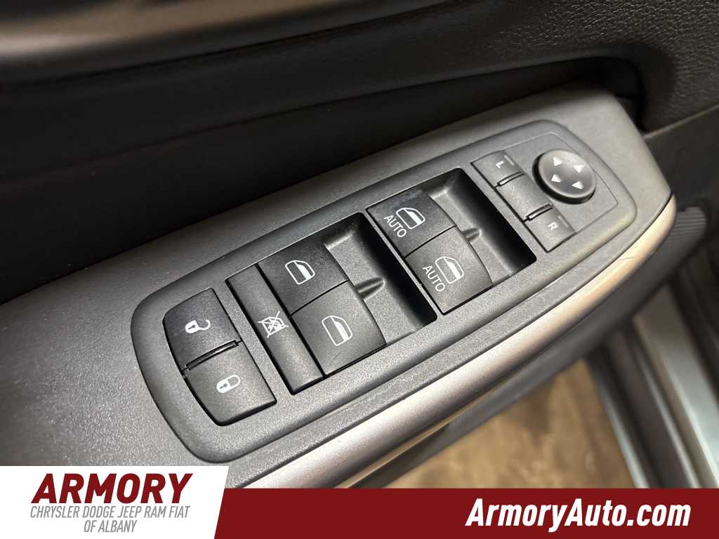 Thumbnail: 2020 Jeep Cherokee - 8