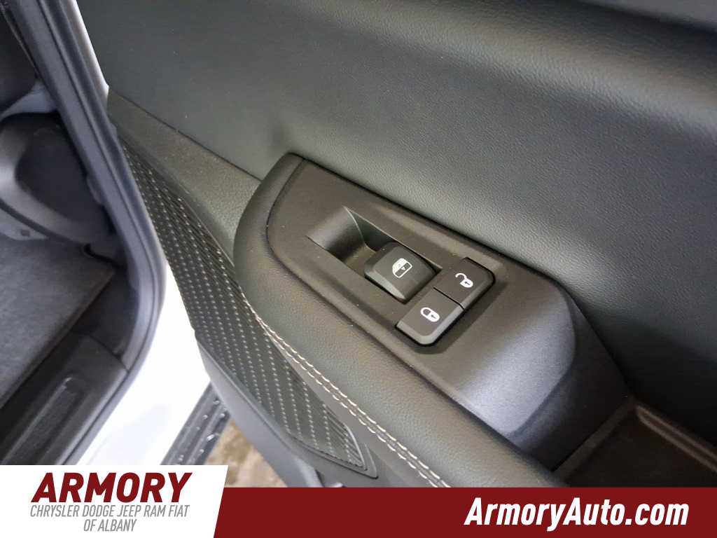 Thumbnail: 2025 Jeep Grand Cherokee - 31