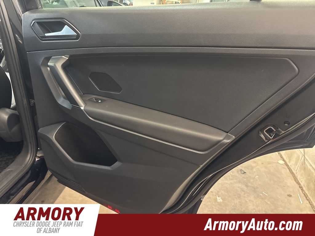 Thumbnail: 2018 Volkswagen Tiguan - 33