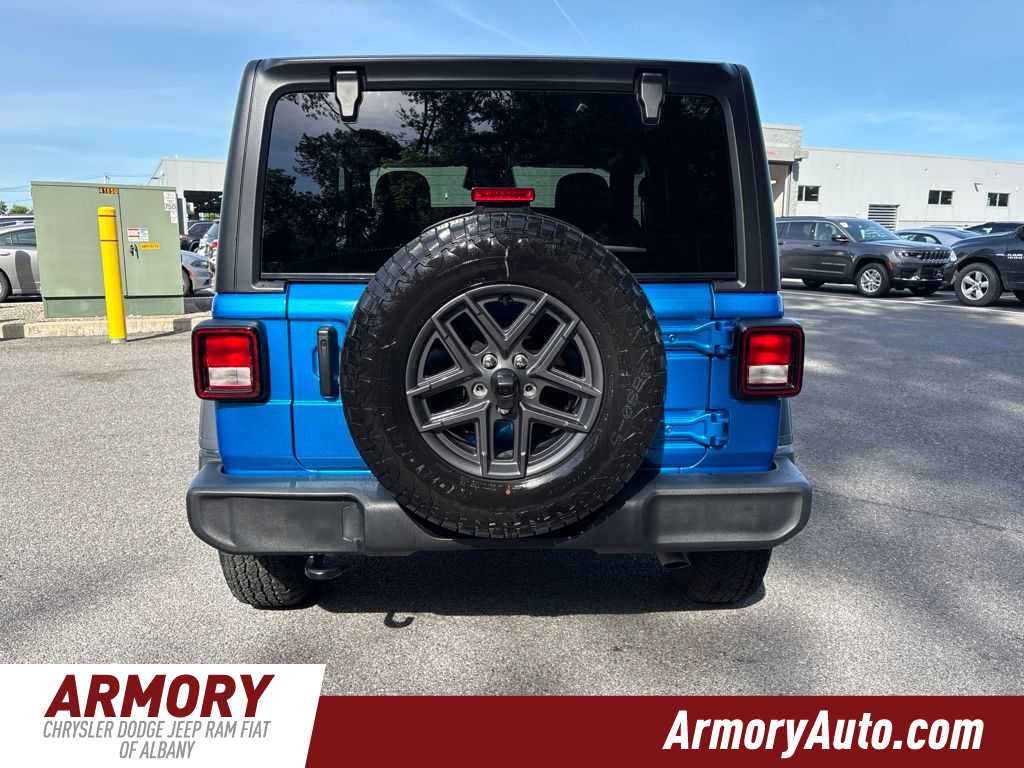 Thumbnail: 2026 Jeep Wrangler - 5