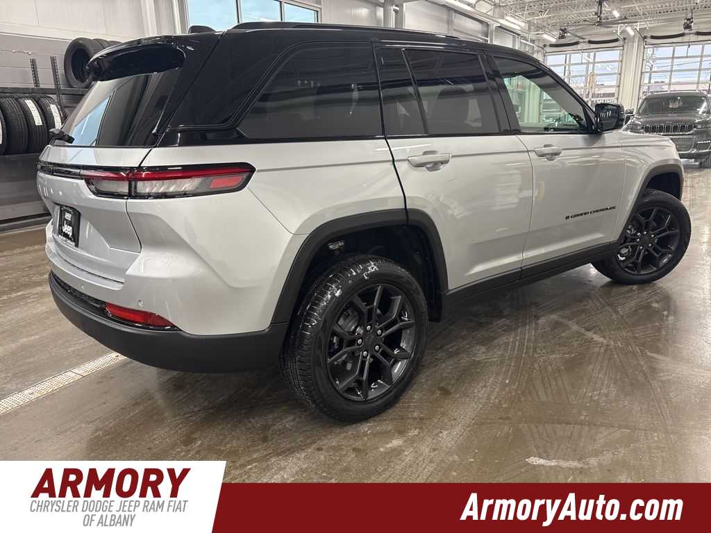 Thumbnail: 2025 Jeep Grand Cherokee - 4