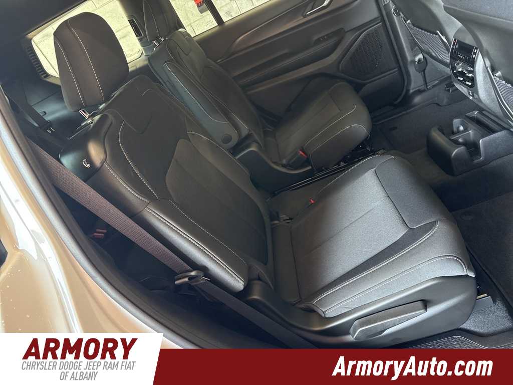 Thumbnail: 2025 Jeep Grand Cherokee L - 34