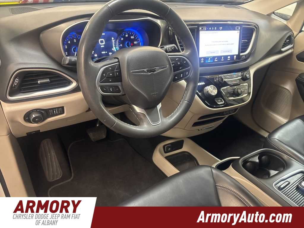 Thumbnail: 2023 Chrysler Pacifica - 9